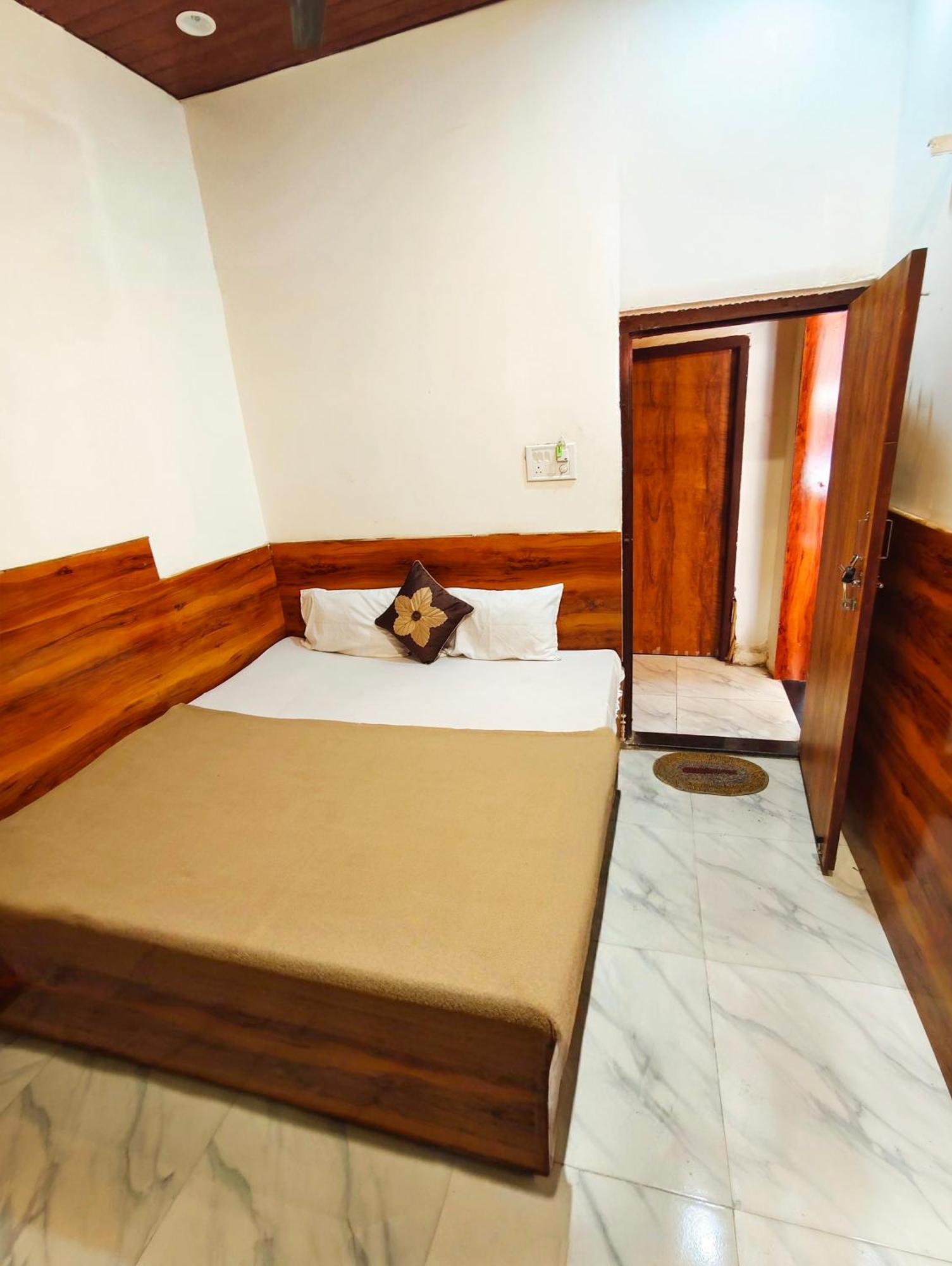Hotel Om Palace Near Mahakal Mandir Удджайн Экстерьер фото