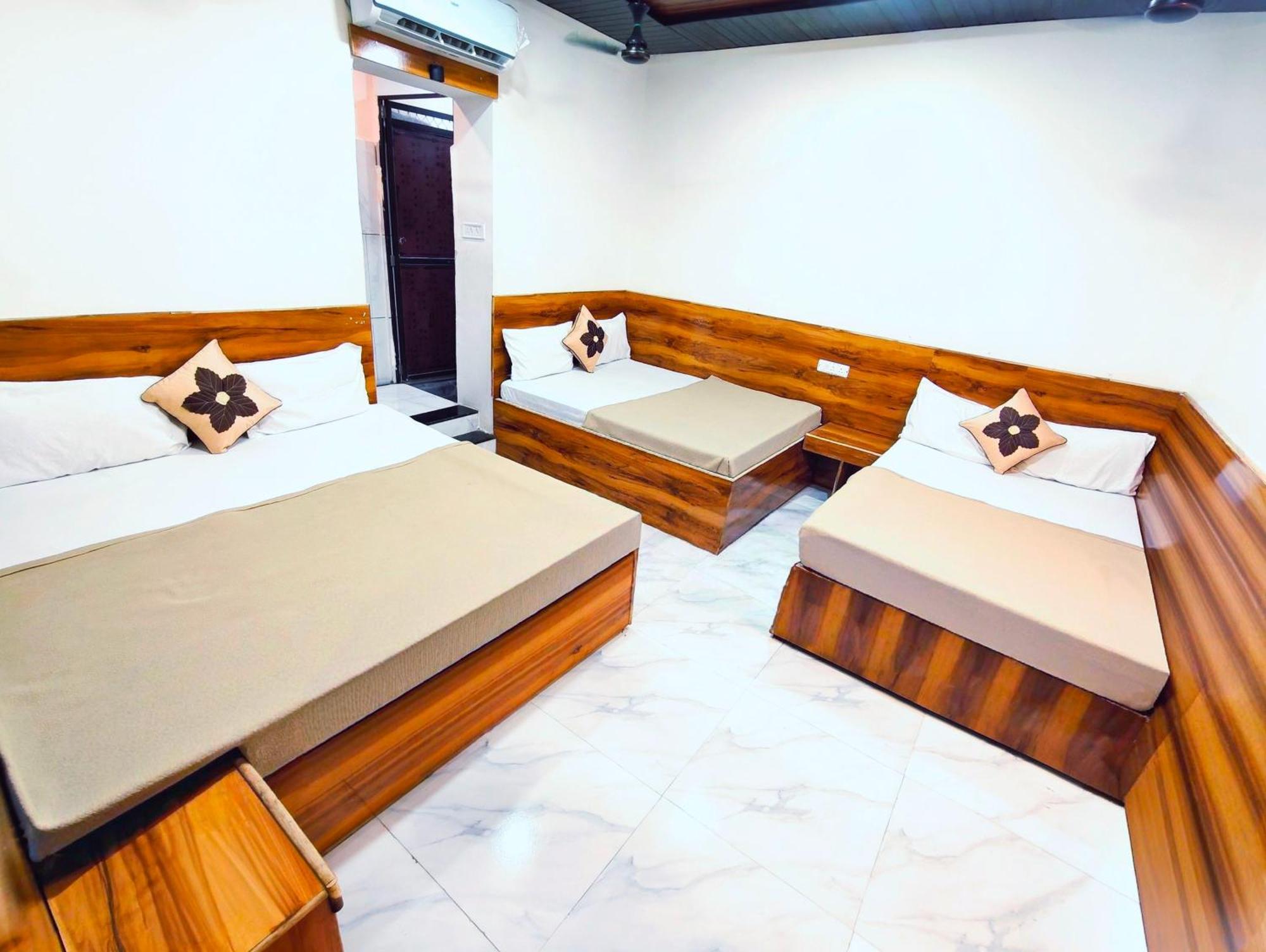 Hotel Om Palace Near Mahakal Mandir Удджайн Экстерьер фото